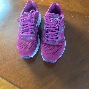 Diadora women mythos blushield